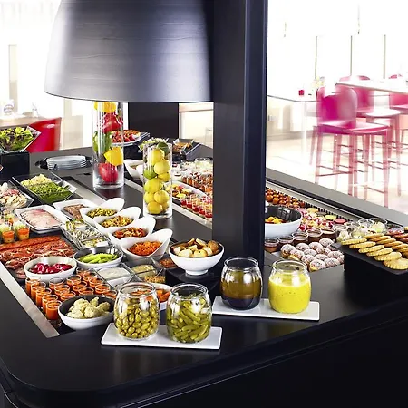 Hotel Campanile Ferrand - Le Brezet 3*