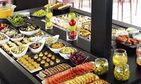 Hotel Campanile Ferrand - Le Brezet 3*
